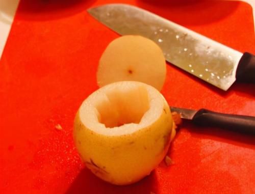 简单|入冬,我家这样吃梨,简单一蒸,清爽润嗓营养高,大人小孩都能吃