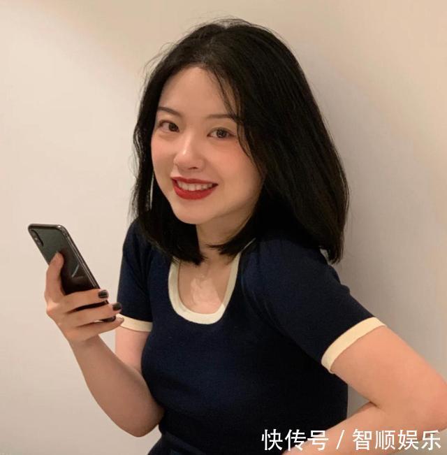 “港风色”更适合黄皮,素颜涂都很显白,关键是气质拿捏到位!