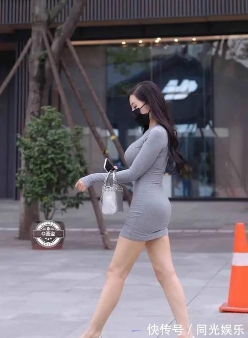 高跟鞋 贴身提臀的连衣裙,搭配风格时尚一些,提升气质