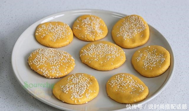 这个南瓜饼太好吃了!不加一滴水,软糯香甜,隔三差五就馋它