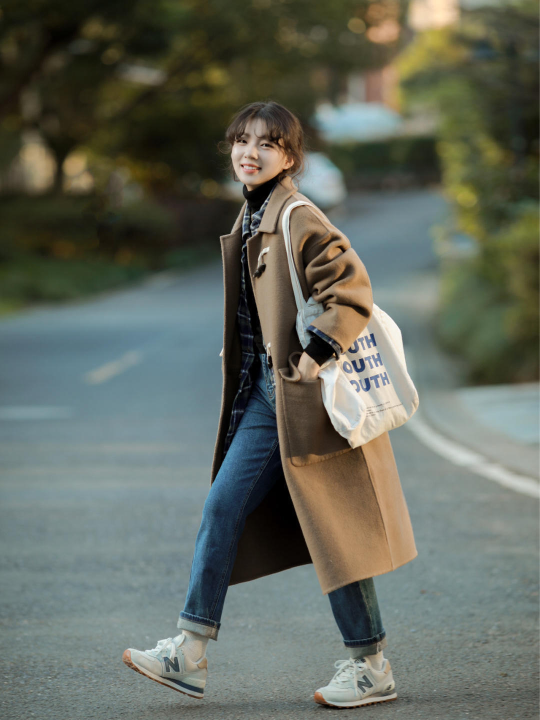时尚博主|秋冬韩系不露腿穿搭怎么穿?西装格子外套+牛仔裤,复古又时髦!