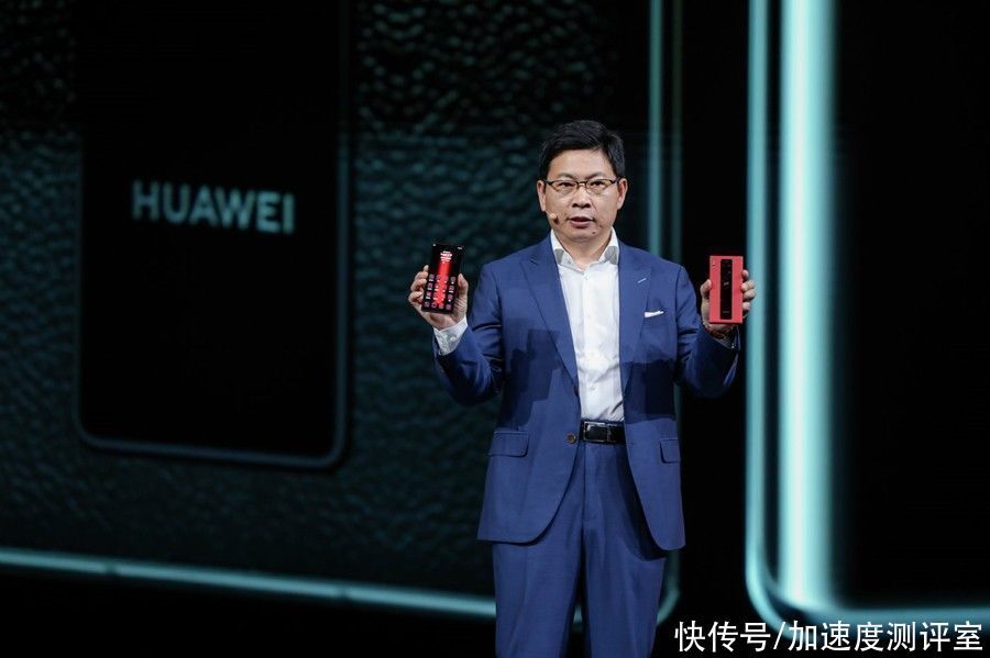 概念|华为Mate50Pro概念图再曝光,两年前提出的双屏概念真要实现了