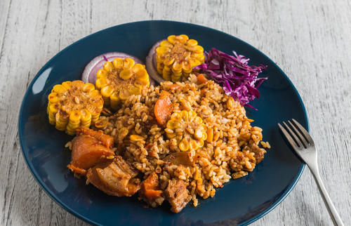 焖饭|玉米胡萝卜焖饭，香甜软糯，一人食懒人餐，做法简单的电饭锅美食