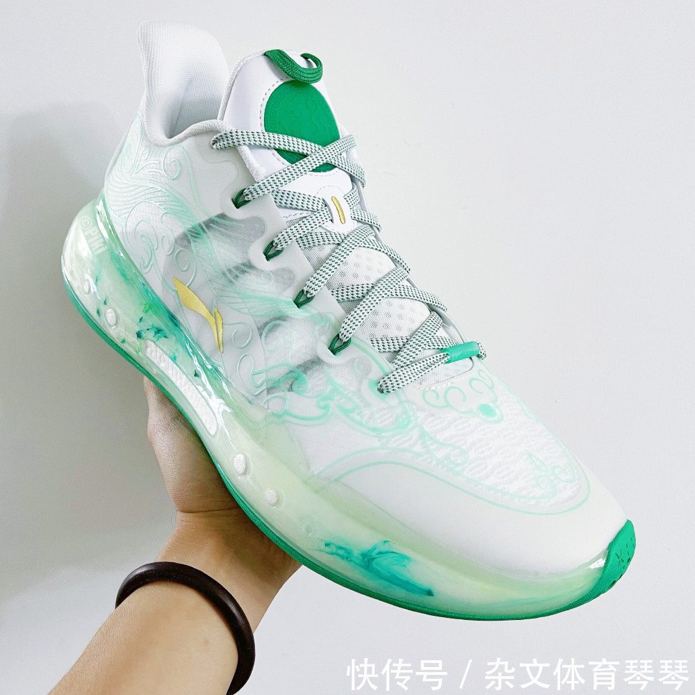 阿迪 东方力量闪耀全明星!老詹换了三双鞋,阿迪太惨,UA是最大赢家?