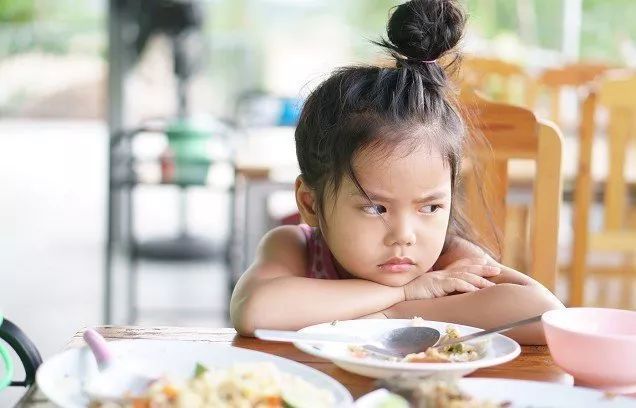 告诉|为何孩子在家不爱吃饭，在幼儿园吃很香其中原因老师不会告诉你