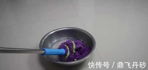 光亮|清水拖地等于白拖, 家庭阿姨教我一秘招, 地板光亮如新不留灰