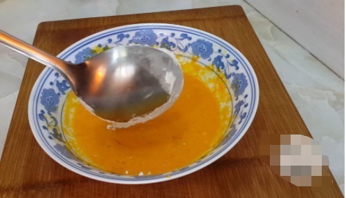 麻花|1个南瓜，2个鸡蛋，不用一滴水，做法比麻花简单，比南瓜饼都好吃