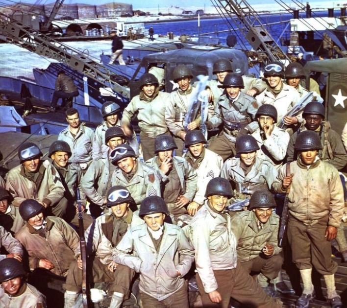 诺曼底|诺曼底登陆罕见的彩色照片:士兵们准备登陆诺曼底,平凡而伟大