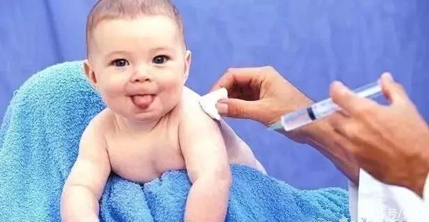 美国佐治亚大学|宝宝第一次打针，上一秒笑嘻嘻，下一秒直接哭出来，这也太可爱了