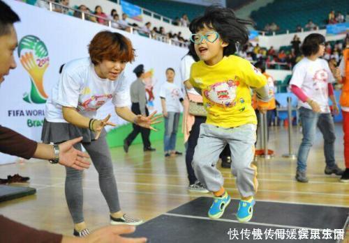 体重表|儿童标准身高体重表来了,快自查娃是否达标,偏低矮小要及时补救