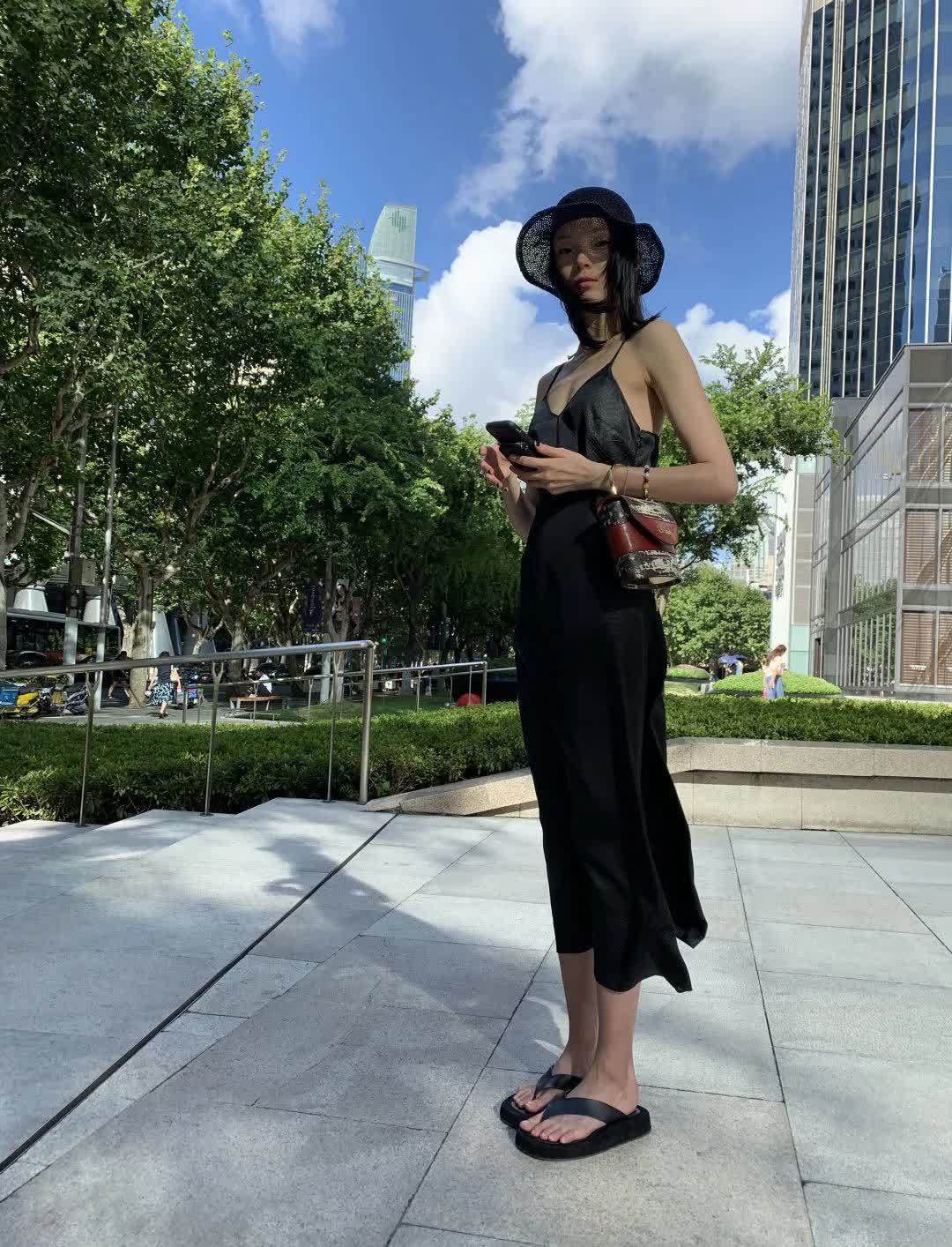 yeezy|目测增高10cm 的凉鞋你不馋吗?