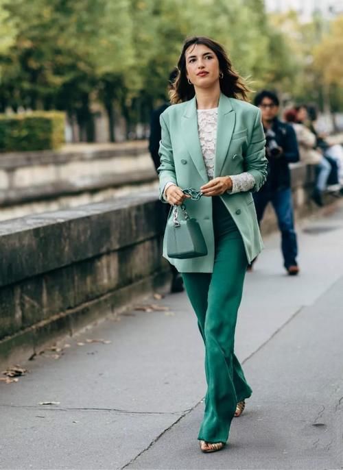 西装换一种穿法就很“潮里潮气”，试试这几种风格，春夏都够用了