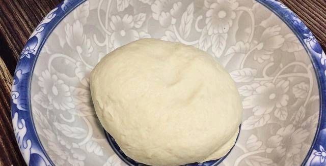 好吃|如果你家里有面粉,你必须试试很容易让它变得柔软和甜美比油条还好吃