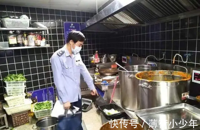 你说巧不巧?郑恺火锅店遭投资商拉横幅维权,郑恺当天就退股