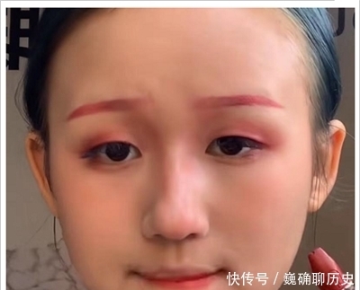 最近流行一只口红化妆?开局:看热闹,成品:粉底也用口红试试?