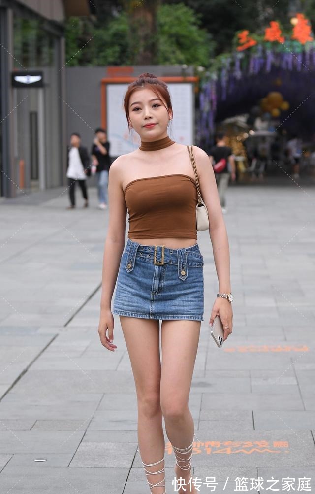 单肩包 牛仔裙怎么搭配显身材记住这四点,不仅显身材还很优雅!