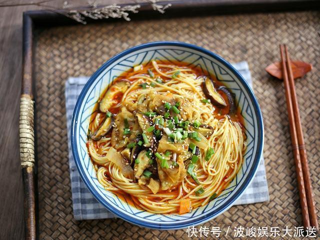 鲜香|汤面还是更喜欢此做法,汤头浓郁,鲜香诱人,每次吃完汁儿都不剩