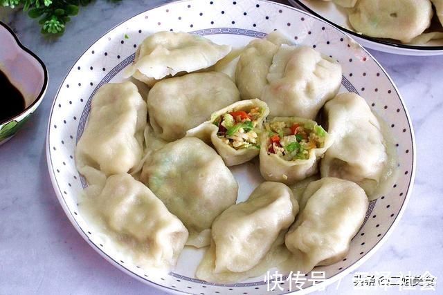 调白菜馅时,教您“3不放3多放”,饺子满嘴留香,鲜嫩还不出水
