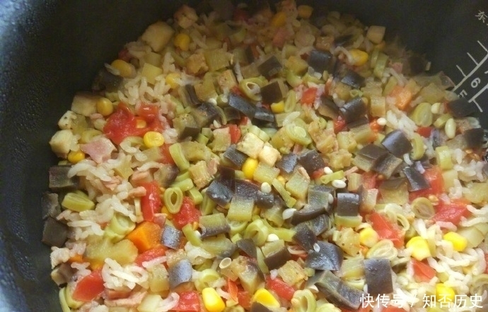 家常|家常焖饭,食材随心搭配,孩子们很爱吃,营养健康又好做