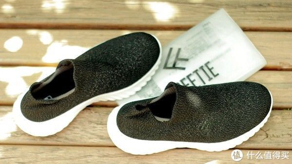 鞋底 比起踩屎感,我更喜欢袜套式,一双鞋才十几元却给你快乐脚感