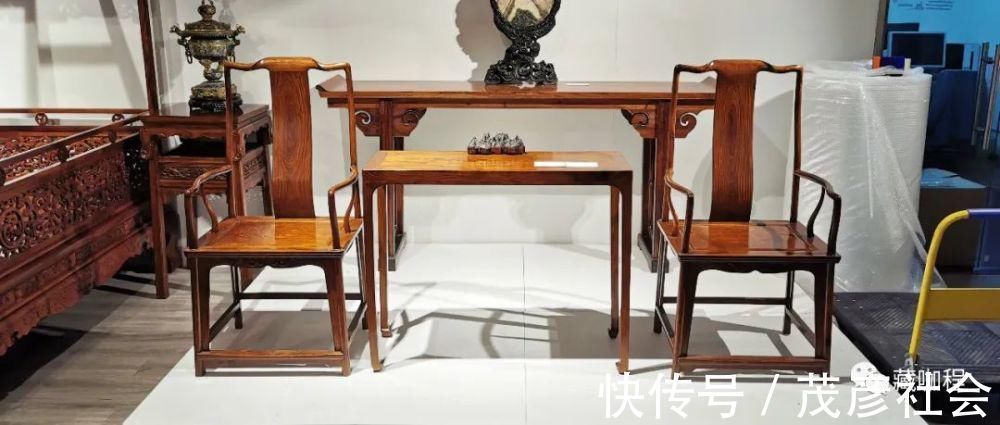 马蹄|马蹄够大、够奢侈,海黄四面平桌材质一流