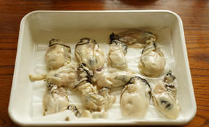 这样酥炸生蚝，外酥里嫩，生蚝的汤汁完全保留