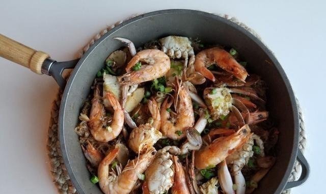 以后海鲜就这样吃，不油炸不清蒸，香气四溢，上桌连汤汁都不剩！