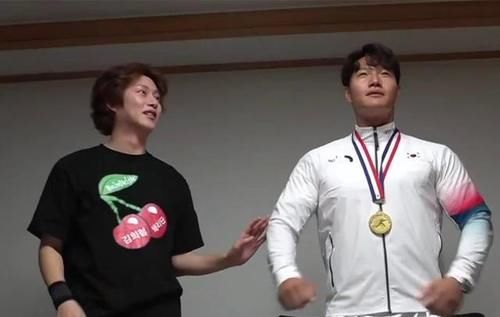 奥运会金牌|提起找媳妇,金钟国不禁皱眉,他更喜欢奥运会金牌和国家队队服!
