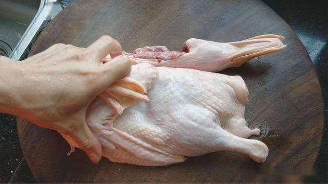 做好|客家人百吃不腻的黄皮鸭做法,关键一步做好,清香开胃没一点腥味