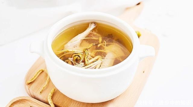 炖鸡汤时,加一根这种野生“树根”,越炖越香,还有浓浓的奶香味