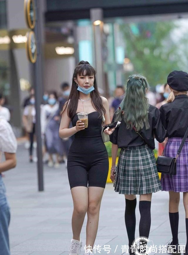 装扮 独具个性的瑜伽裤装扮平添美丽气质,透出不凡的格调,时尚精致!