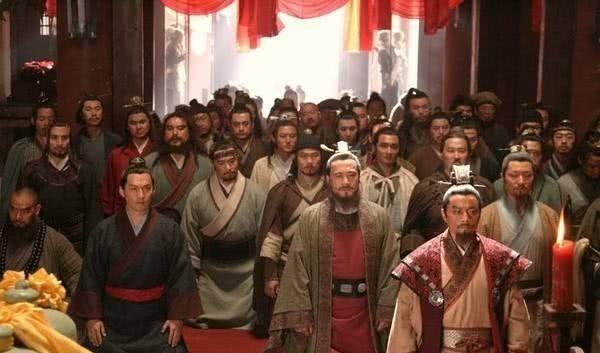 史进#水浒传中,这三个好汉的武功远超林冲,你觉得谁最厉害!