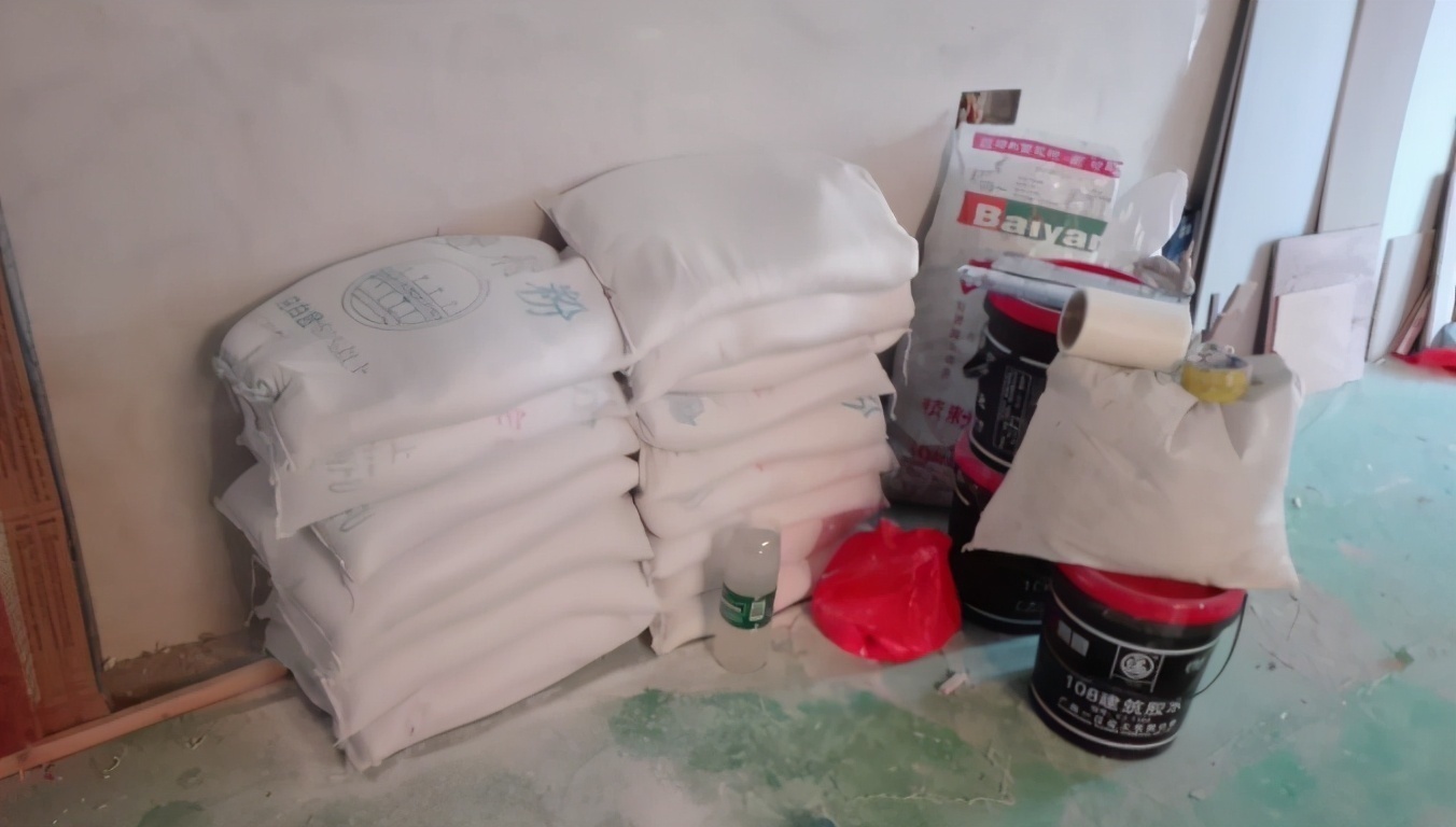 腻子|腻子粉到底要不要加胶水老漆工表示这是行规,劝你别信