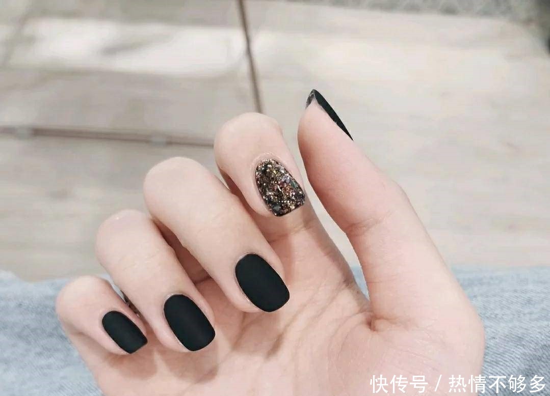 神秘|冬季“超火”磨砂美甲,绿色贵族,紫色神秘,它最受年轻人喜欢