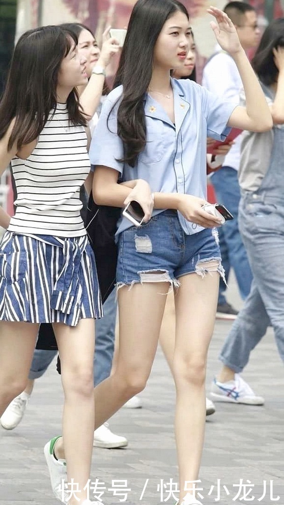 美丽|身穿衬衫的姐姐出街,让人活力十足,何不让自己穿得像花般美丽?