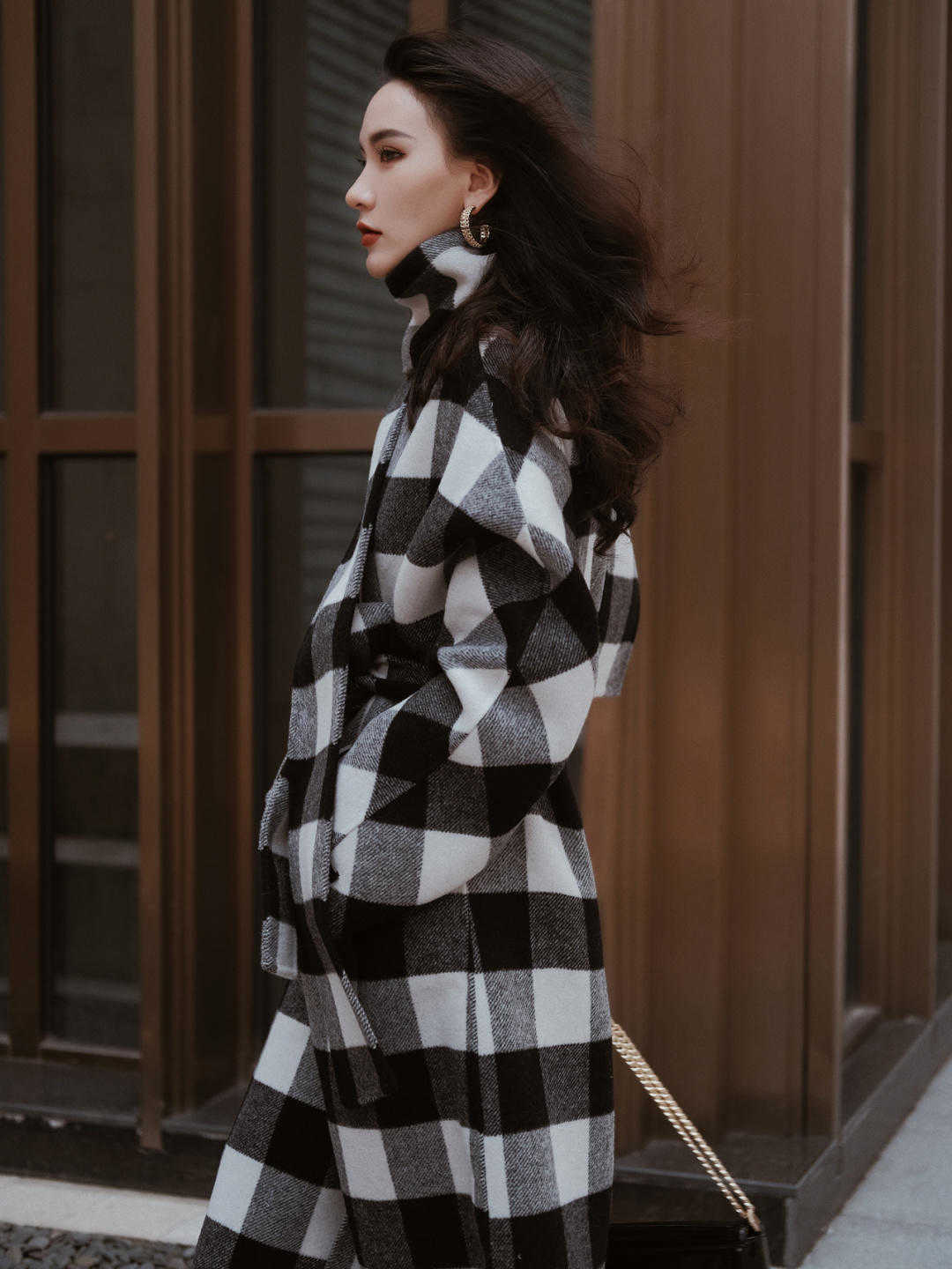 长筒靴|有品味的女人都穿什么大衣?看完潮人示范你就知道了,百搭还显瘦