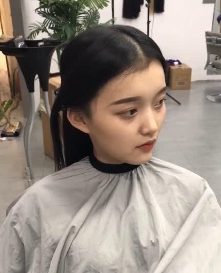 二次元 发型拯救一张脸,本来女孩一脸呆滞,剪完二次元流海秒变小仙女