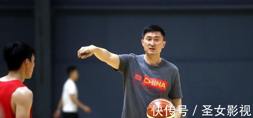 中国男篮|预测中国男篮对澳大利亚12人大名单!周琦赵睿领衔,杜锋陷入两难