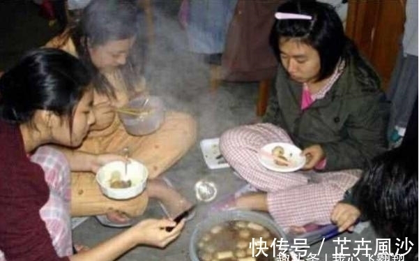 大学宿舍的“奇葩”做饭方式，电饭锅不算啥，班主任：人才辈出