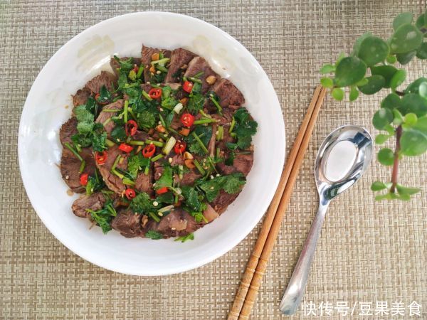 牛腱|米饭只配一碗饭，我也会选感恩节美食：电饭煲卤牛腱子