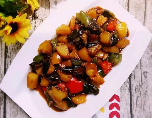 美食精选:私房宫保鸡丁、香芋头饼、春卷、经典地三鲜