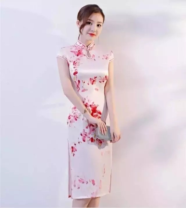 女人|记住这些小技巧,走秀丝绸旗袍轻松穿上身