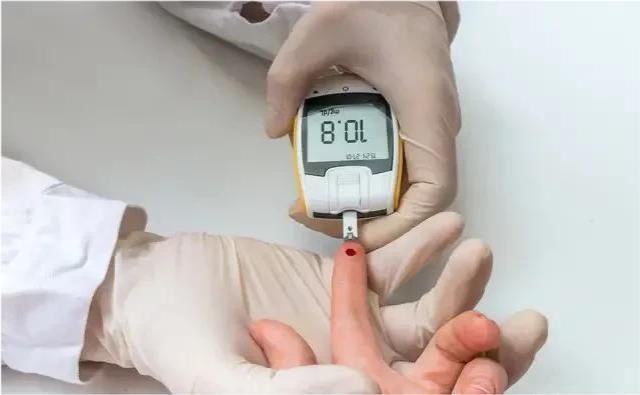 指尖血糖与静脉血糖比哪个血糖会高些?为什么?不妨看一看