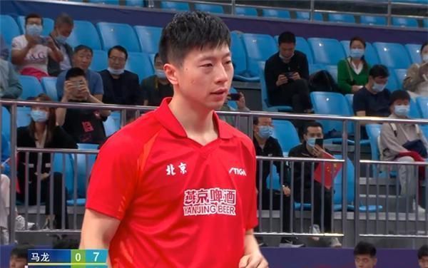 翻盘|马龙yyds!决胜局2-4落后仍翻盘,3-2艰难战胜国乒小将,拒绝爆冷