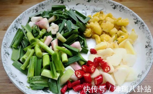 小米椒|很多人以为的“废料”,其实是美味,一道炒鸡肠让你开胃又下饭