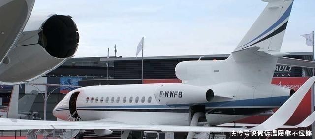 飞机 为什么客机机翼在机腹,军用运输机机翼在背部,专家:装东西不同