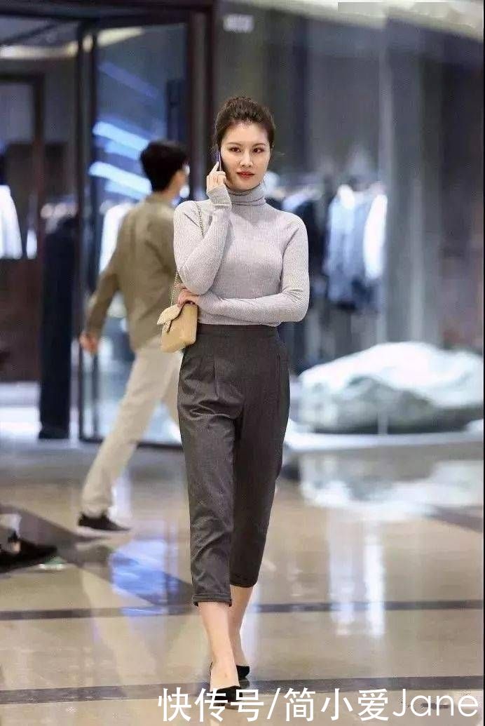 美女一双尖头的高跟鞋穿搭在脚上，走在街上就是一个独特的时尚