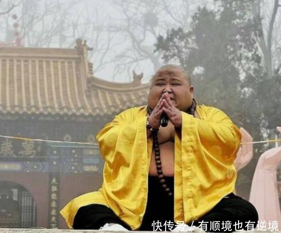 弥勒佛的形象|小伙因外貌似弥勒佛, 被富婆“供养”成为网红, 后来结局如何?