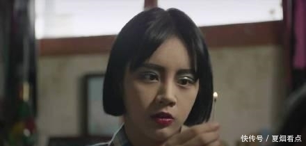 化完妆对着镜子的你是一种什么感觉?