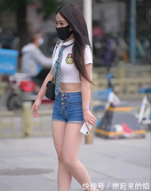 领带 穿牛仔短裤扎领带，这种穿搭我还是第一次见到！